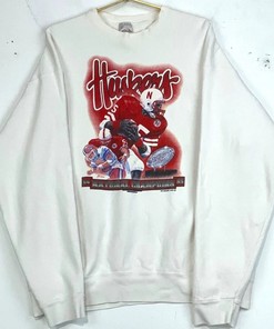 Vintage Style 1995 University Nebraska Cornhuskers Crewneck Sweatshirt - Perfect Gift For Fans & NCAA Enthusiasts